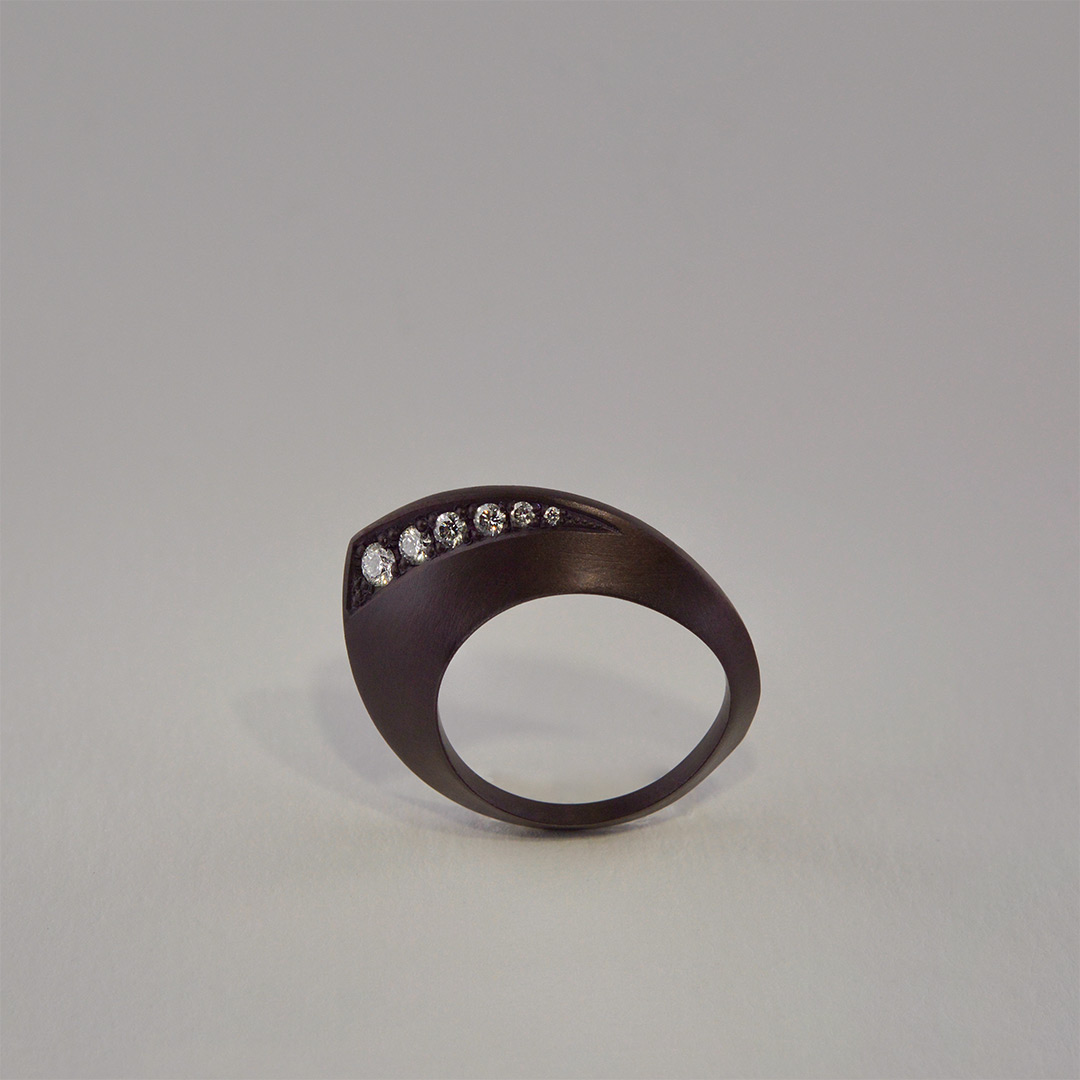Bague Khan Tantale et Diamants Bague Tantale Diamant Metal Noir Khan Benedikt Aichele