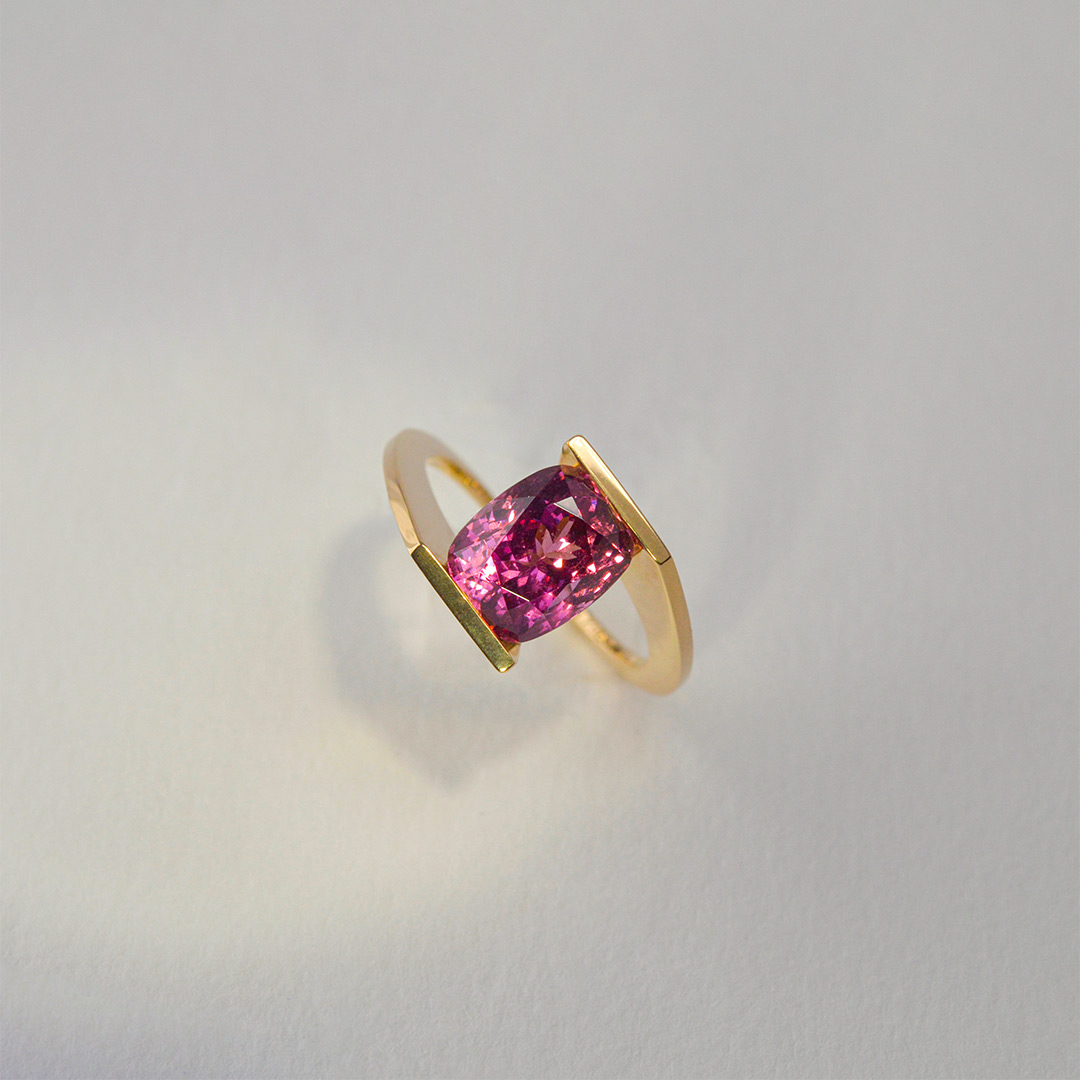 Bague de Foi Grenat Rhodolite et Or Jaune Bague Grenat Rhodolite Or Jaune Benedikt Aichele